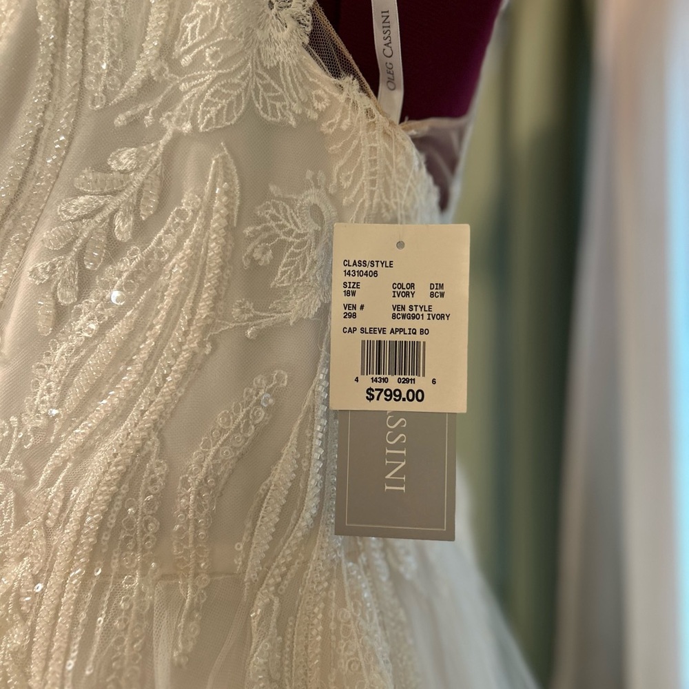 Oleg Cassini Lace Embellished Gown